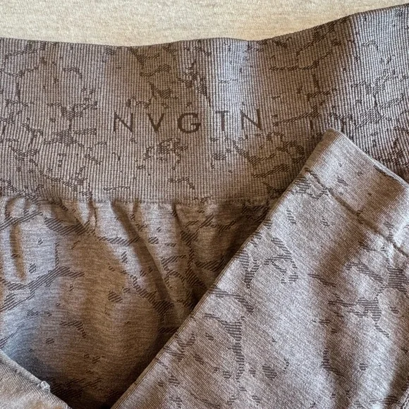 NVGTN Breakthrough Seamless Set Leggings XS and Sports Bra S - Picture 3 of 8